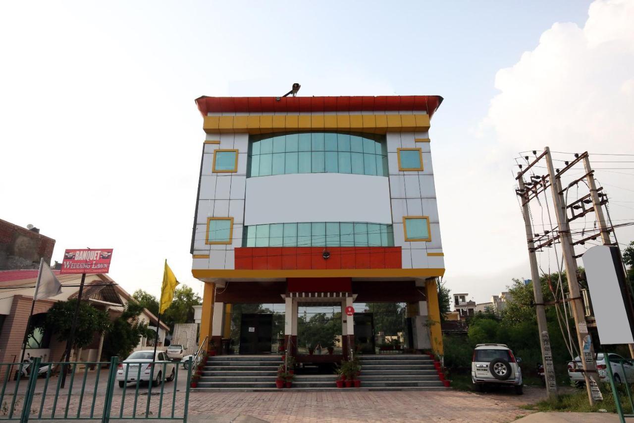 Capital O 10990 Hotel Gobind Regency Zirakpur Zewnętrze zdjęcie