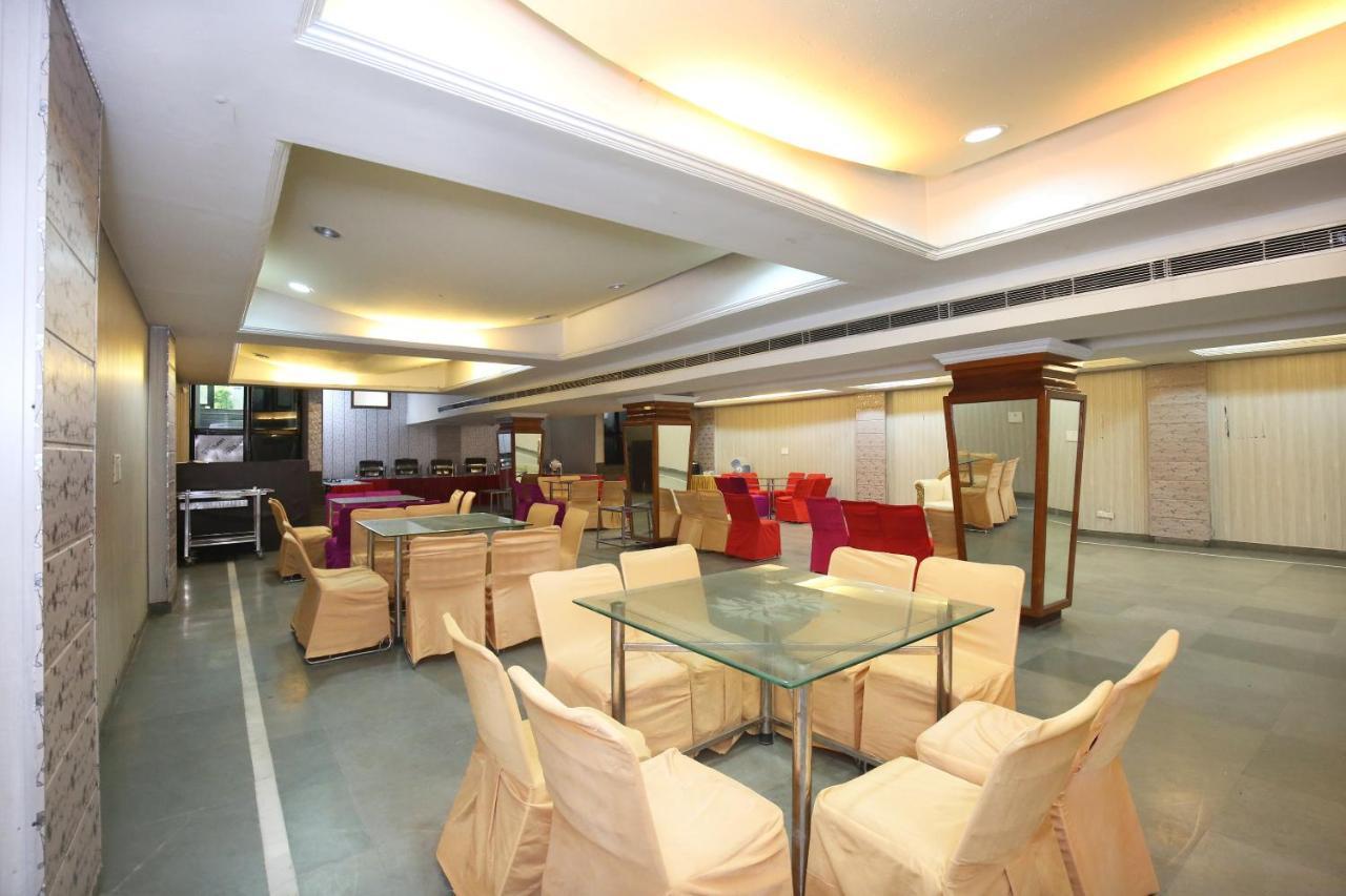 Capital O 10990 Hotel Gobind Regency Zirakpur Zewnętrze zdjęcie