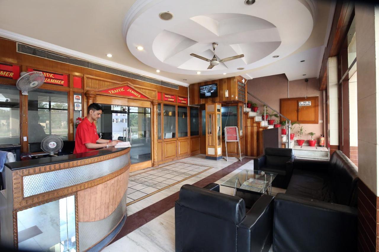 Capital O 10990 Hotel Gobind Regency Zirakpur Zewnętrze zdjęcie