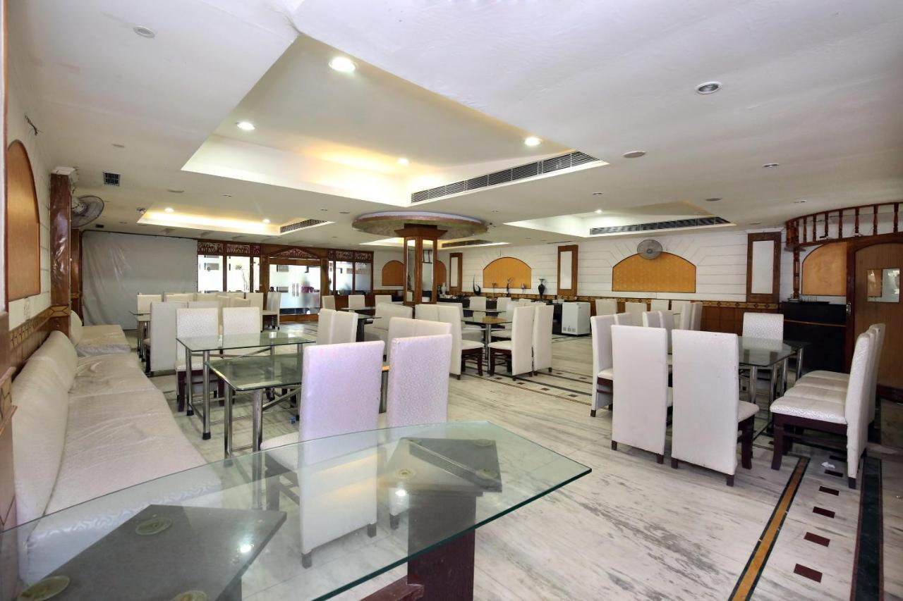 Capital O 10990 Hotel Gobind Regency Zirakpur Zewnętrze zdjęcie