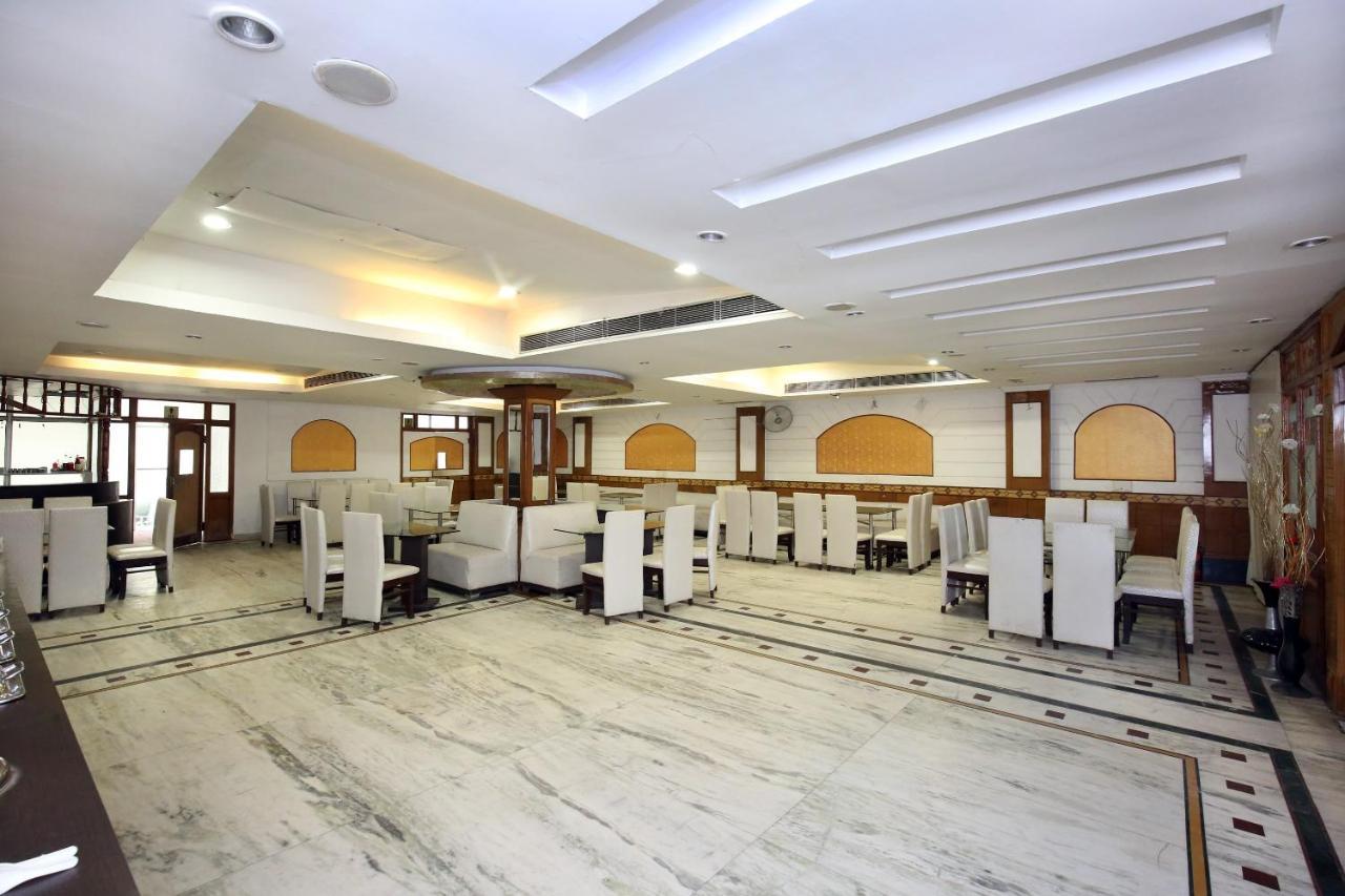 Capital O 10990 Hotel Gobind Regency Zirakpur Zewnętrze zdjęcie